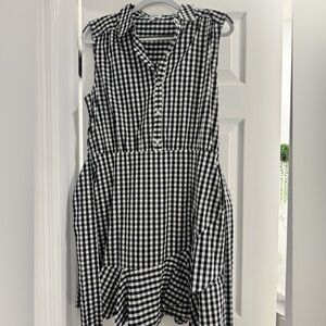 Express dress. Black and white